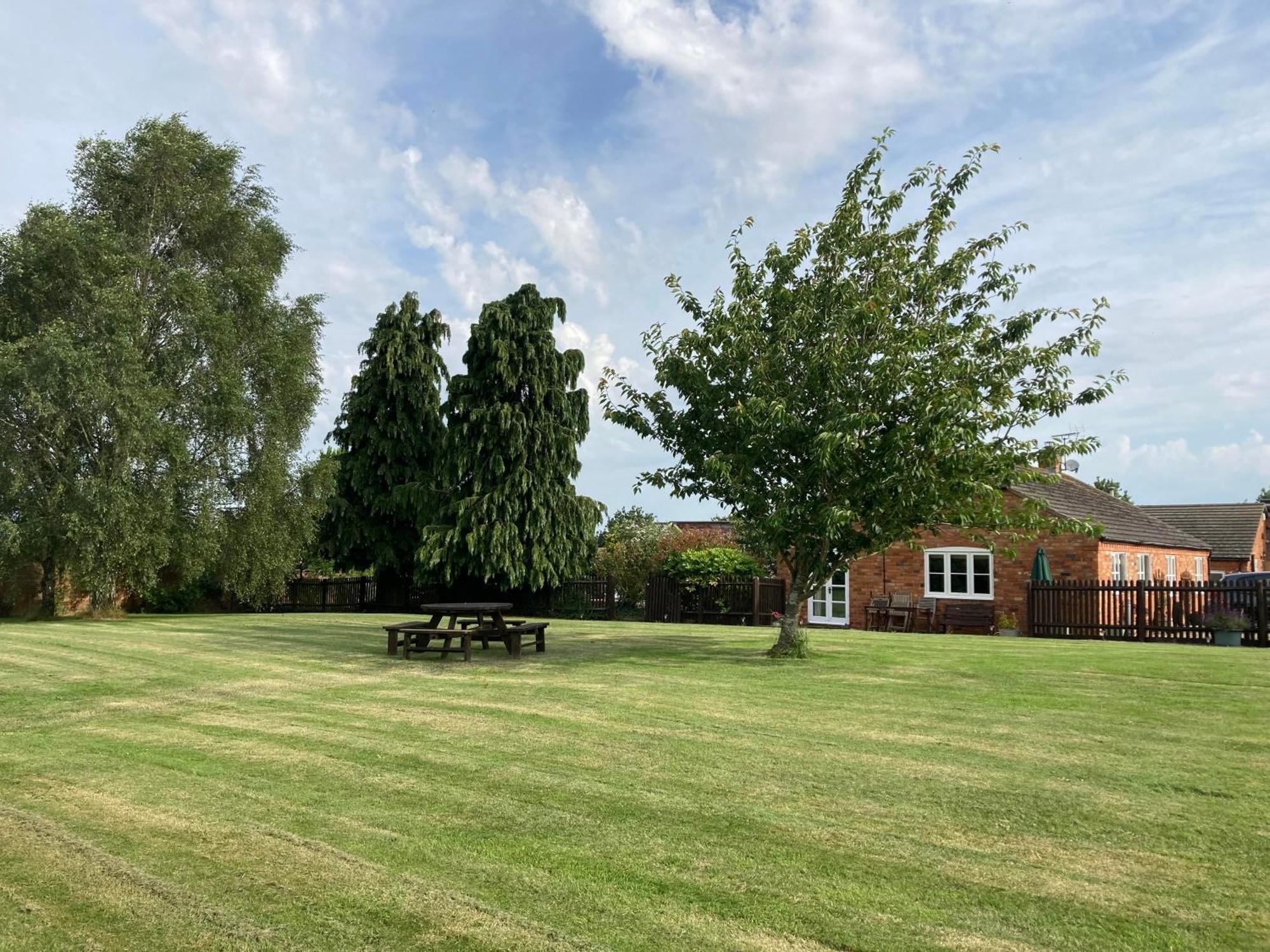 The Gardens Bed & Breakfast Daventry Exterior photo